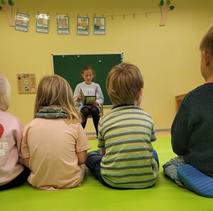 Bild vergrößern: Vorlesen der GS